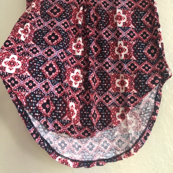 Lucky Brand abstract print red top with crocheted black  inset size XS - Picture 4 of 8